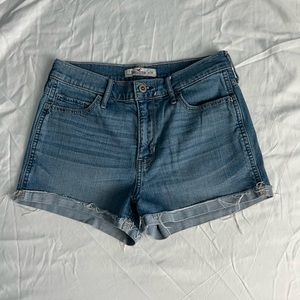 HOLLISTER MID RISE JEAN SHORTS